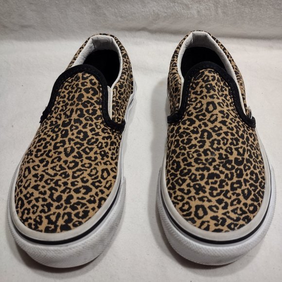 🌎 Vans || Classic Slip-On Sneaker - Picture 2 of 8